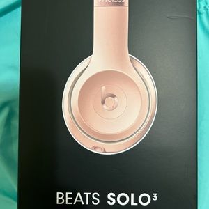 New in box BEATS Solo 3